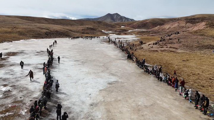 雪域高原迎新春 “牛嘎”冰雪运动精彩上演