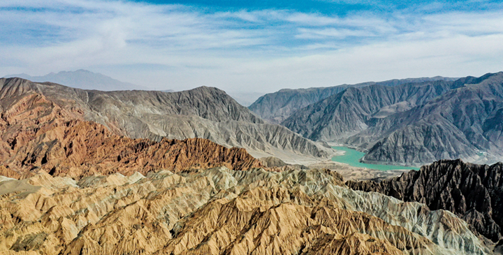 【&ldquo;飛閱&rdquo;中國】黃河谷地丹霞如虹